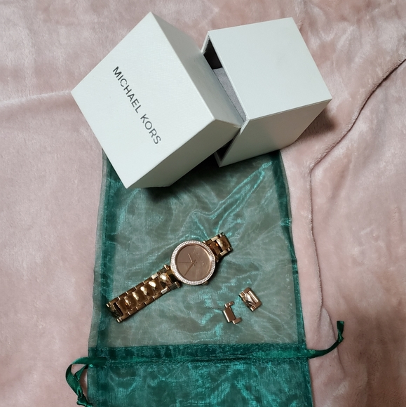 Watch - Picture 2 of 6